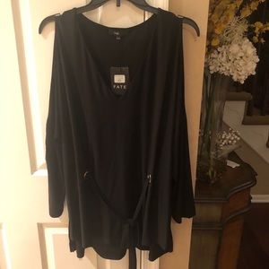Fate cold shoulder top Size L